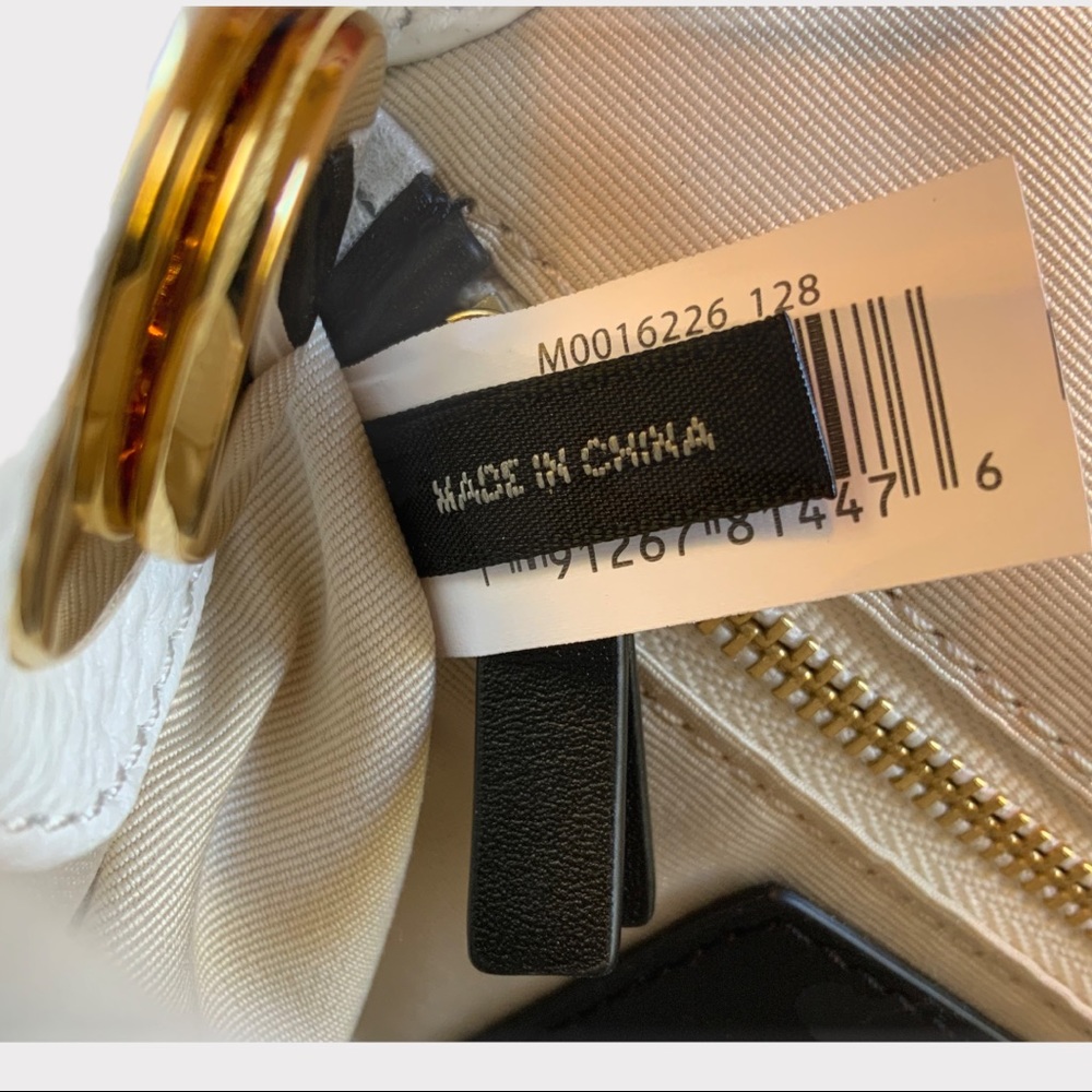 Marc Jacobs Cushion Bag NWOT White with Black Straps with Gold Hardware - Picture 10 of 12